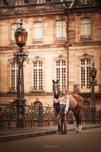 photo cavalière et son cheval dans strasbourg