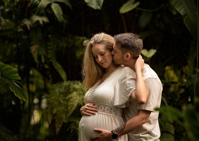 Shooting maternité dans les serres tropicales du Jardin Botanique de Vandœuvre. Exemple de pose enseignée lors de mes formations pour photographes