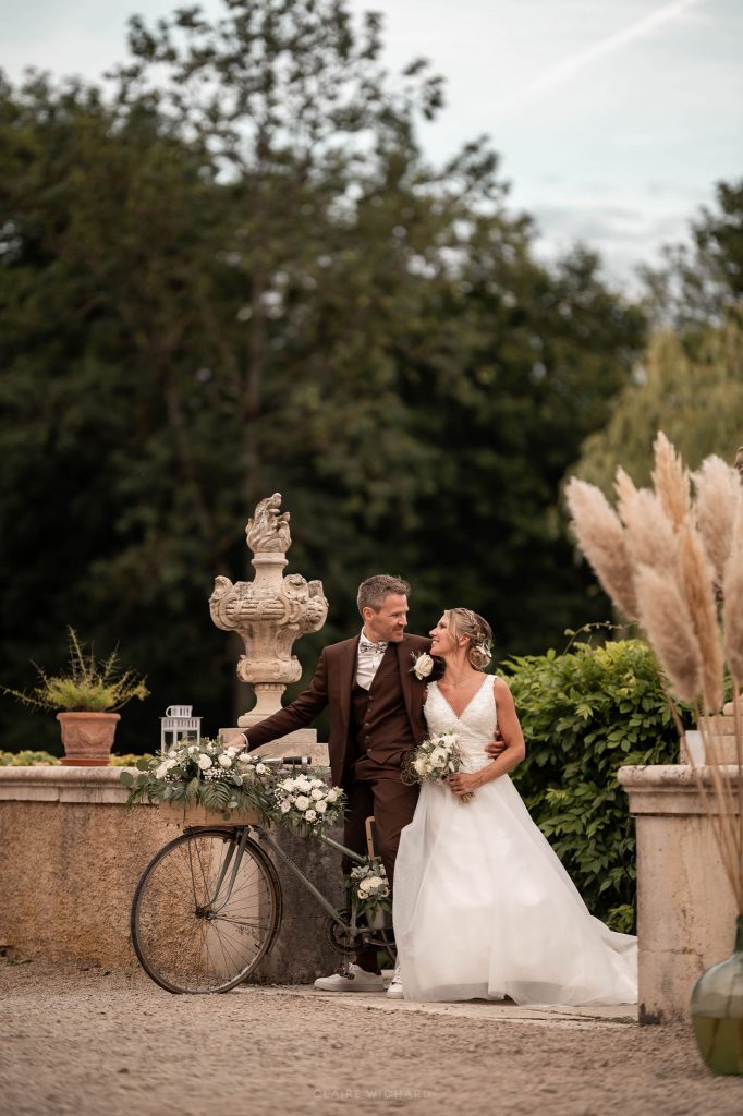 photographe de mariage: photo de couple au château d'autigny la tour en lorraine