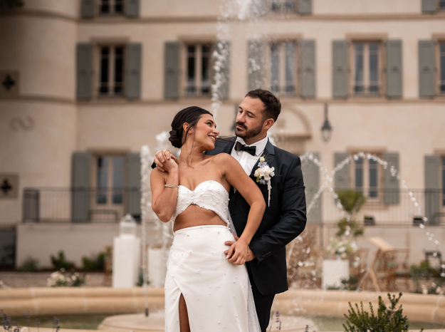 shooting photo couple de jeune mariés devant un chateau en meurthe et moselle