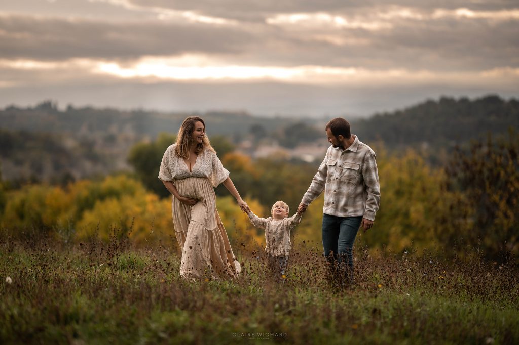 Ambiance champêtre et bucolique pour cette séance photo de famille à la Colline de Sion