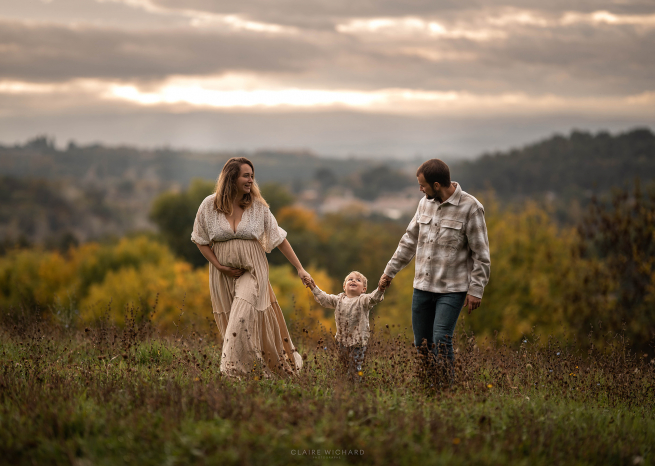 Ambiance champêtre et bucolique pour cette séance photo de famille à la Colline de Sion