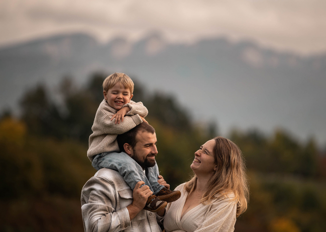 Shooting photo famille dans les nuages sur la Colline de Sion, photographe Nancy