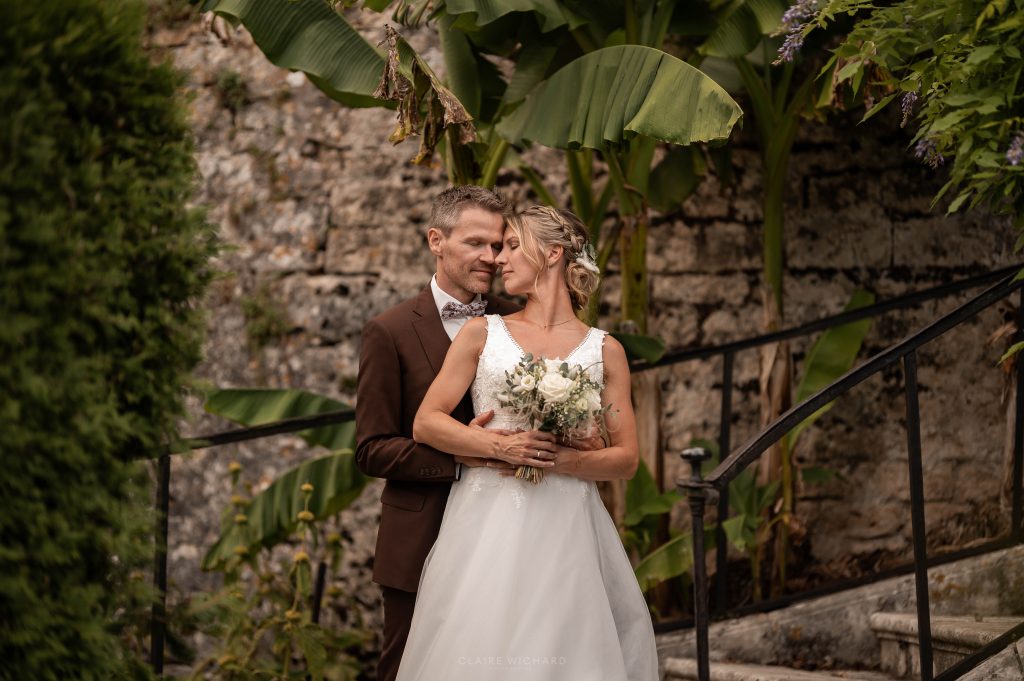 Séance couple au Château d'Autigny-la-Tour réalisée par Claire Wichard, photographe de mariage en Meurthe-et-Moselle.