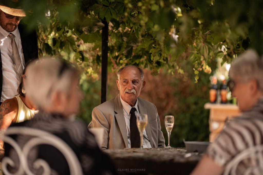Photos des invités lors du vin d'honneur au Château d'Autigny-la-Tour, photographe de mariage en Meurthe-et-Moselle.