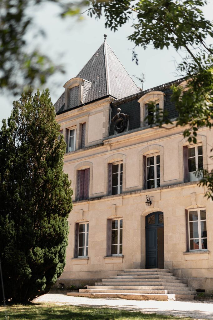 Façade en pierre du Château des Aulnes, grand domaine pour réception de mariage en Meurthe-et-Moselle.